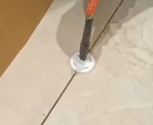汾阳瓷砖空鼓维修公司专业解答瓷砖在铺贴过程中，如果没有涂抹均匀到位的粘结材料（如水泥砂浆或瓷砖胶），可能会导致以下问题